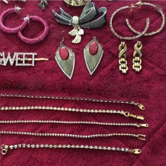 43 Piece Lot of Retro & Vintage Rhinestone Jewelry for the Collector - Picture 3 of 11